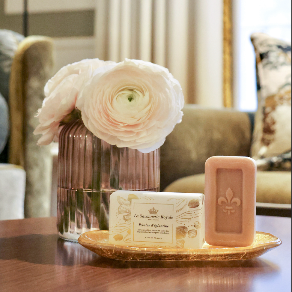 Pétales d'églantine (Rosehip Petals) Soap